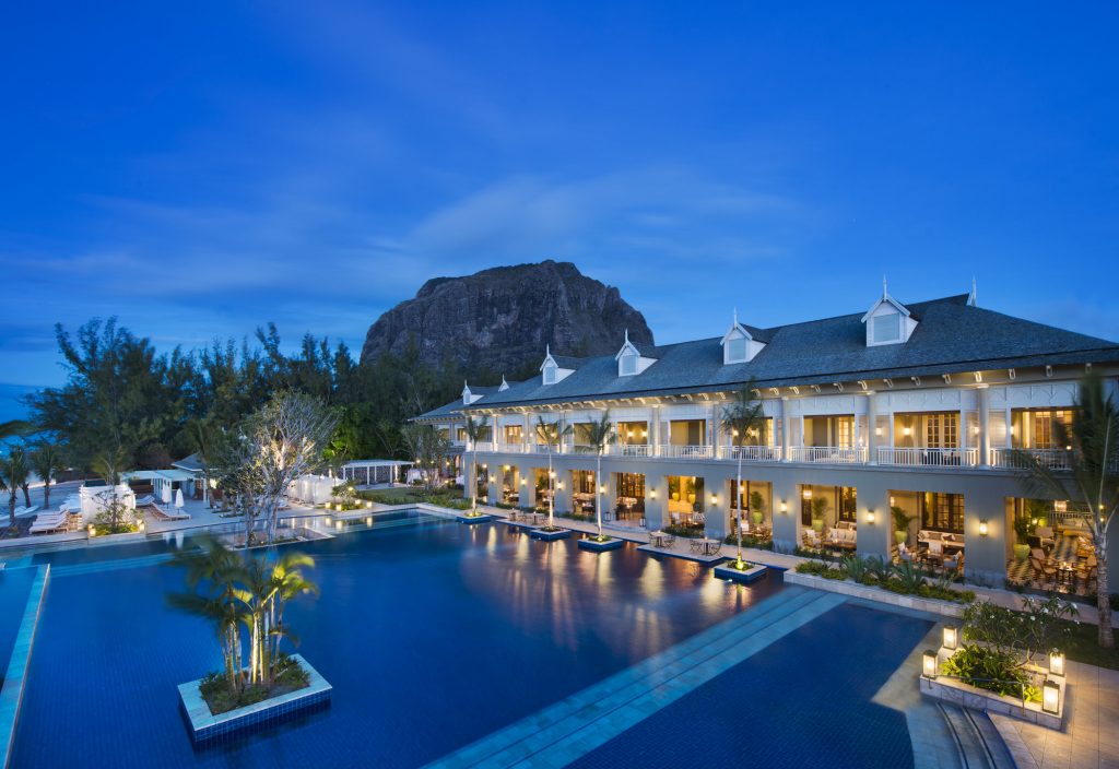 Stimmungsvolle Abendatmosphäre beim The St. Regis Mauritius